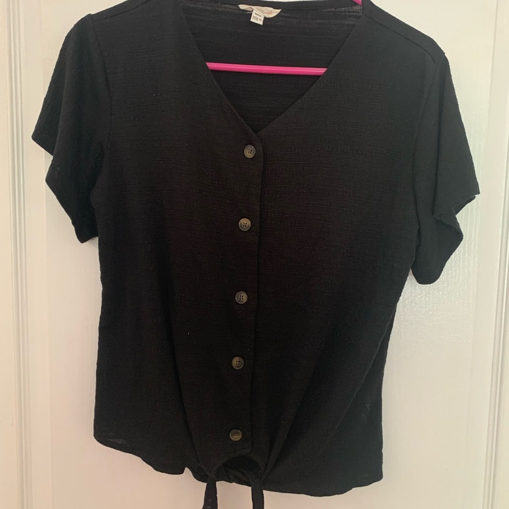 Button up black top